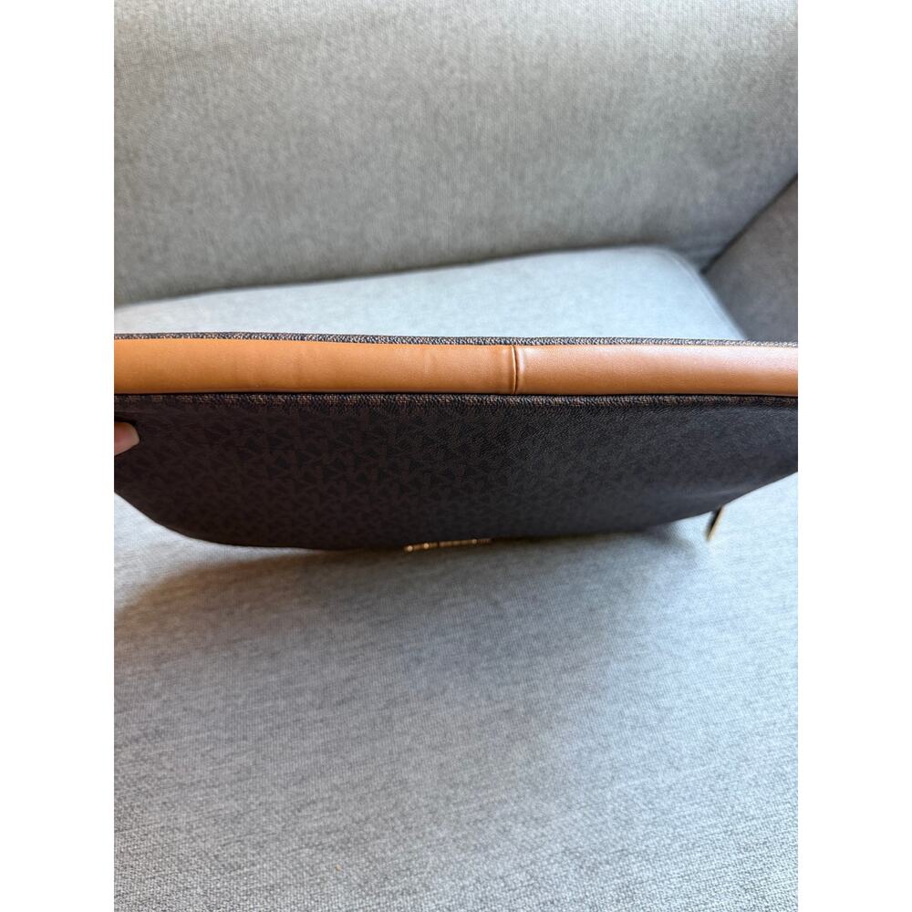 MICHAEL KORS Signature Jet Set Travel Large Laptop Case Brown Multi - Picture 7 of 12